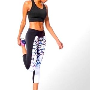 ATHLETA WOMEN'S BLACK & WHITE STRETCH DISCO GEO SONAR CAPRI LEGGING - SIZE L